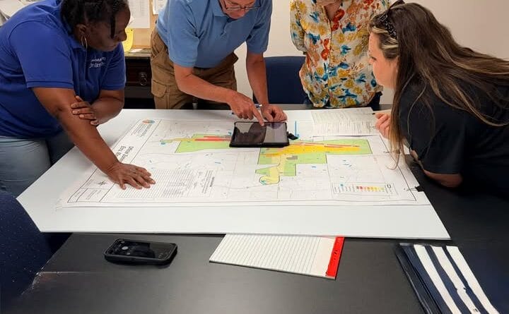 Ecru officials discuss utility expansion with mayor Mayor Mike Nesbit met with officials today regarding expansion of utilities in Ecru